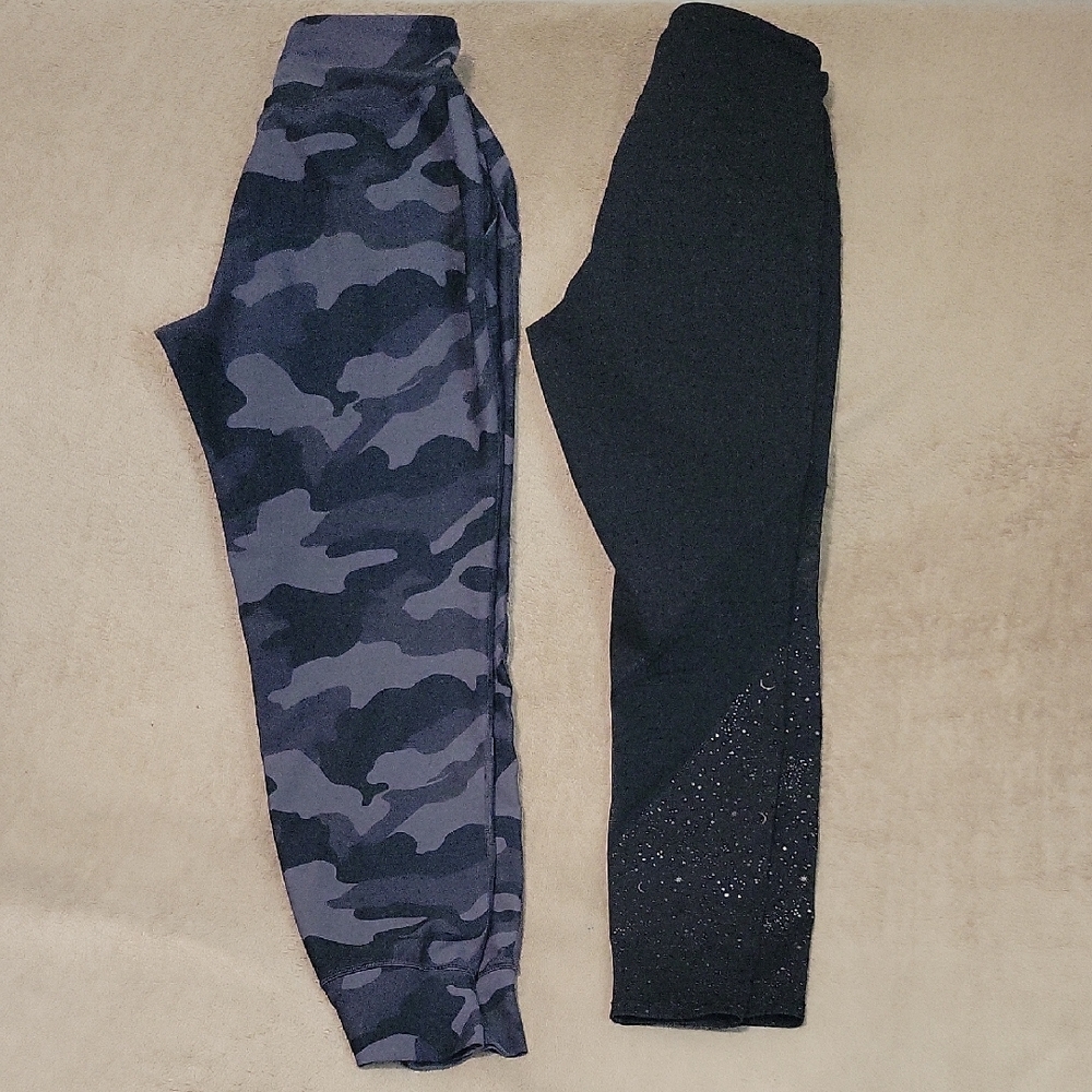 Bundle of 2 Pairs of Old Navy Camouflage and Black Leggings
